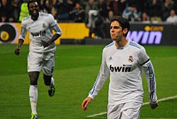 Archivo:Kaká vs Real Sociedad 2011-02-06