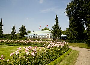 Archivo:Landtmanns Jausen Station im Sommer