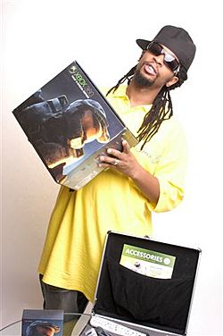 Archivo:Lil Jon with Xbox 360