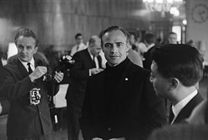 Archivo:Marlon-Brando-in-Finland-1967
