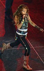 Archivo:Miley Cyrus Concert 2