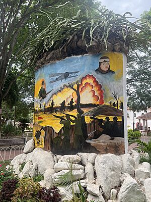 Archivo:Mural de los Defensores del Chaco en la Plaza 21 de Abril - Charagua, Bolivia