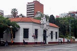 Archivo:Museo de Arte Español Enrique Larreta esquina