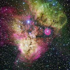 Archivo:NGC 2467 and Surroundings