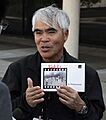 Nick Ut speaks with the press (cropped)