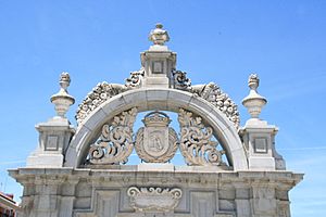 Archivo:Puerta de Felipe IV (Madrid)