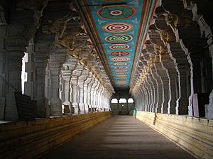 Archivo:Rameswaram Temple Inside