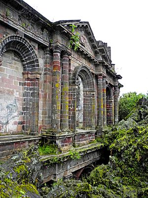Archivo:San Juan Parangaricutiro, iglesia 16