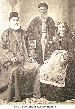 Archivo:Sephardic family in Bosnia, 19th century
