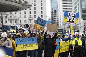 Archivo:Stand with Ukraine against Russian Invasion - Vancouver Anti-War Rally, Feb 26th, 2022 (51906322369)