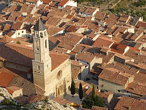Archivo:Torreón reconstruido de San Miguel, Castellote, Teruel, España