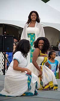 Archivo:Traditional Eritrean dance