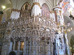 Archivo:Transparente of Toledo Cathedral - side view 2