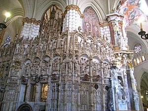 Archivo:Transparente of Toledo Cathedral - side view 2