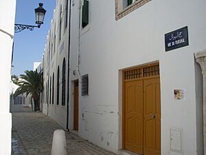 Archivo:Tunis Rue Tribunal 3