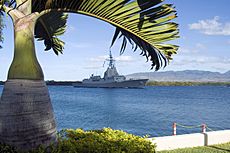 Archivo:US Navy 070623-N-6674H-006 Spanish frigate SPS Mendez Nunez (F-104) passes Hospital Point as she pulls into Pearl Harbor for a port visit