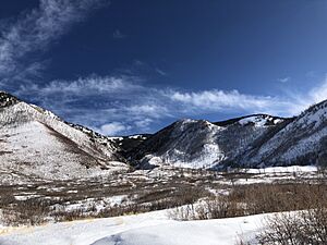 Archivo:Utah La Sal loop road in winter