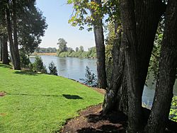 Willammette River at Peoria, Oregon (7965494380).jpg