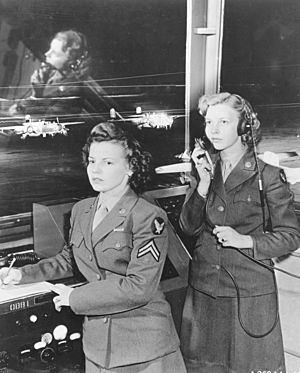 Archivo:Women's Army Corps, Randolph Field, Texas, 1944
