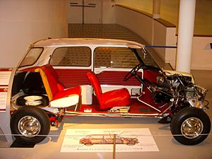 Archivo:1965 Austin Mini, Sectioned Heritage Motor Centre, Gaydon