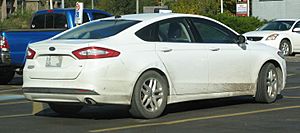 Archivo:2013 Ford Fusion SE, Rear Right, 10-08-2020