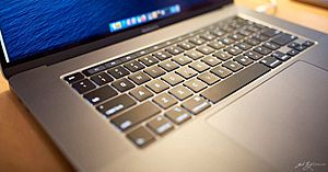 Archivo:2019 16-inch MacBook Pro (49183242933)