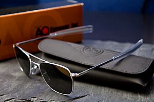 Archivo:American Optical Original Pilot Aviator sunglasses