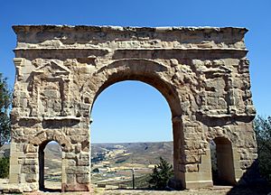 Archivo:Arco de Medinaceli (cara norte)
