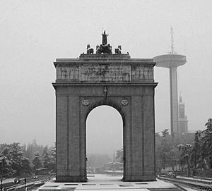 Archivo:Arco de la Victoria (Madrid) 08