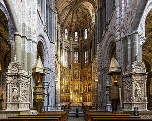 Archivo:Avila Cathedral 2023 - Nave