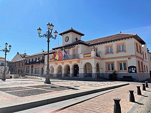 Archivo:Ayuntamiento de Griñón