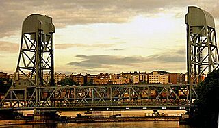 Broadway Bridge from train.jpg