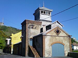 Archivo:Castillete@Arnao