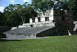 Archivo:Copan JPelota3