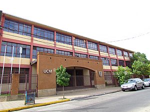 Archivo:Curico, UCM en calle Carmen (9424208075)