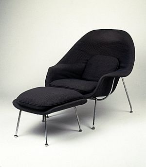Archivo:Eero Saarinen, Womb Chair, Model No. 70, Designed 1947-1948