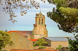 Panorámica de la Iglesia y el pueblo.