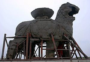 Archivo:Iron Lion of Cangzhou 2007
