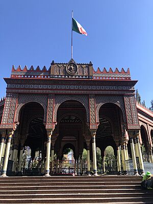 Archivo:Kiosco Morisco. Marzo 2025