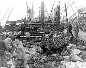 Archivo:Korean-war-merchant-marine-load