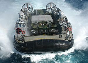 Archivo:LCAC-55 maneuvers to enter the well deck