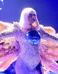 Archivo:Lady Gaga ArtRave San Diego (14702414241) cropped
