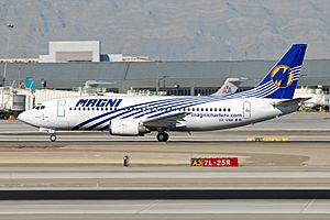 Archivo:Magnicharters Boeing 737-322 (XA-UNM) at Las Vegas McCarran International Airport