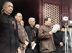 Archivo:Mao Proclaiming New China