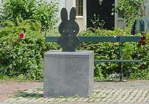 Archivo:Miffy Statue in Utrecht