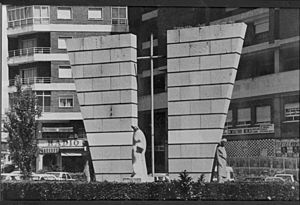 Archivo:Monumento a los caídos en el trabajo