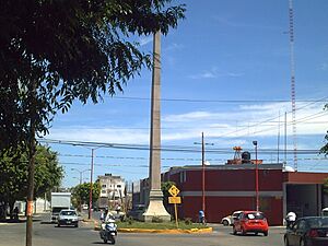 Archivo:Obelisco de sfr