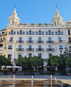 Archivo:Palacio Colomera en plaza de las Tendillas