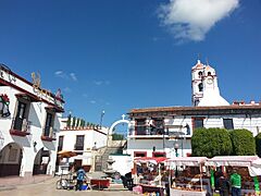 Palacio e Iglesia - panoramio