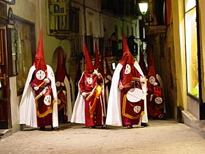 Archivo:Procesión de Semana Santa en Trujillo España 2005 20